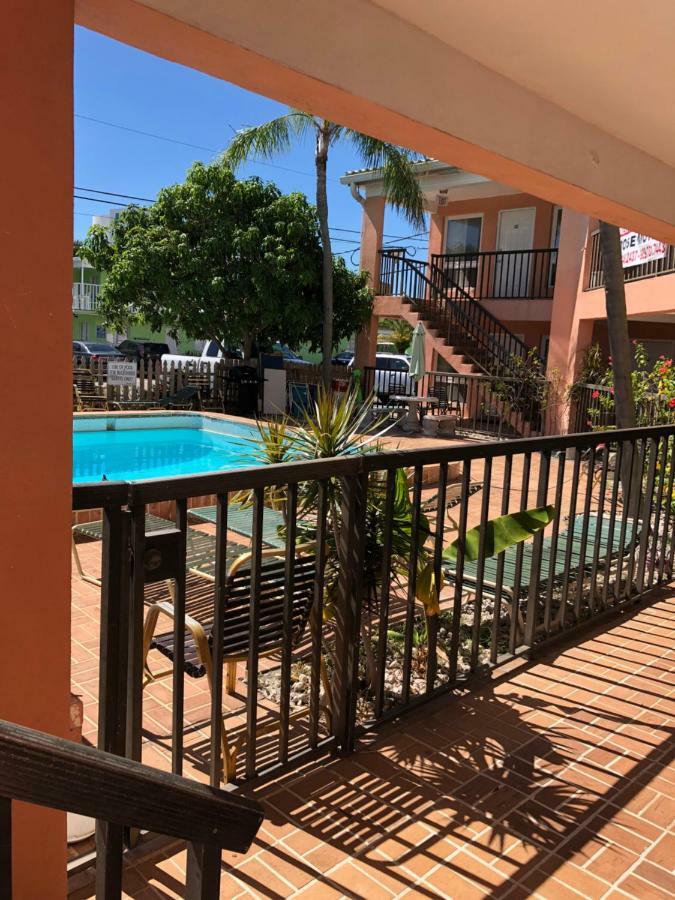 Rose Motel Clearwater Beach Bagian luar foto